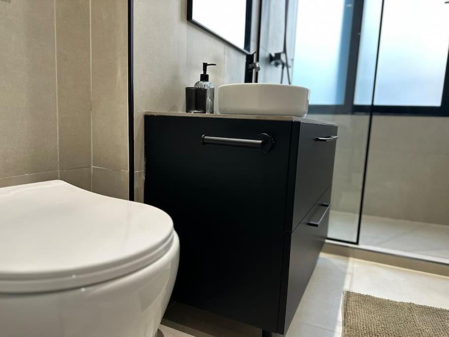 Downtown Living 3 *