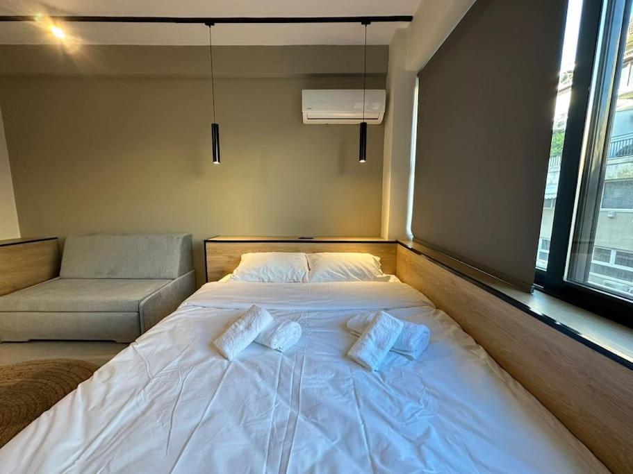 Downtown Living 3 *