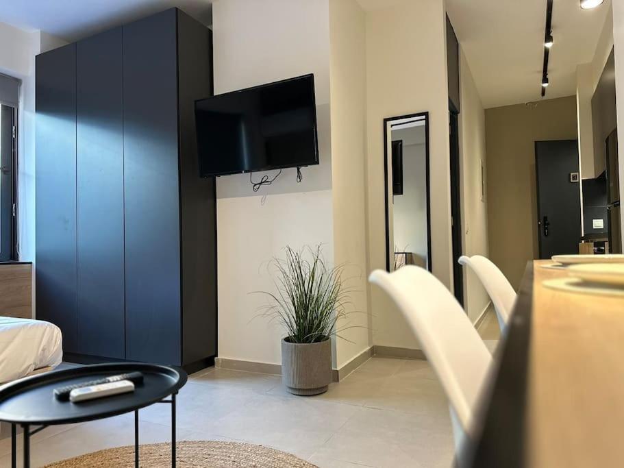 Downtown Living 3 *