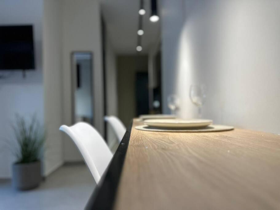 Downtown Living 3 *