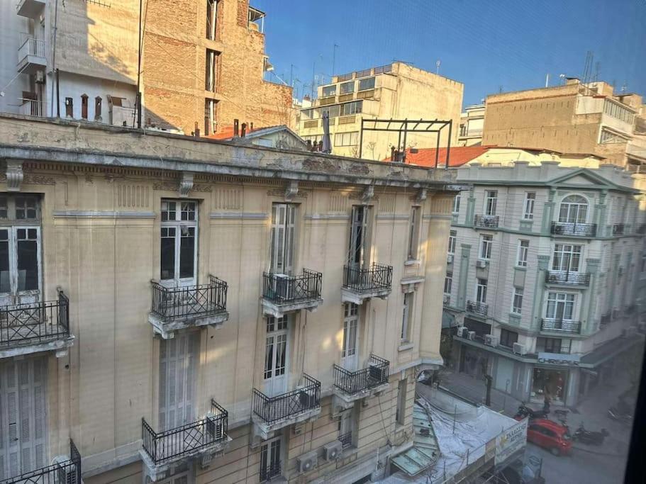Downtown Living 3 *